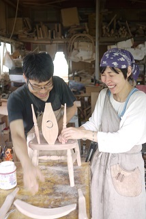 椅子作家 小島優さん 小島直応子さんの工房へ 器とくらしの道具 ハクトヤ 椅子作家 小島優さん 小島直応子さんの工房へ 器とくらしの道具 ハクトヤ