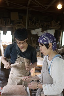 ①椅子作家：小島優さん・小島直応子さんの工房へ_f0226293_09214527.jpg