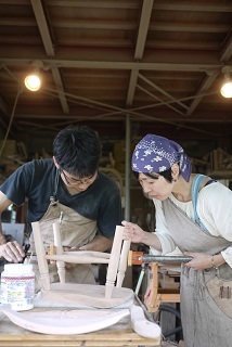 ①椅子作家：小島優さん・小島直応子さんの工房へ_f0226293_09231146.jpg