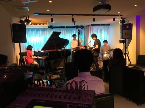 Jazzlive comin 広島   本日20日のライブ_b0115606_10571682.jpg