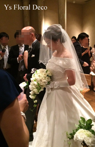 カップ咲のバラとトルコキキョウ、アジサイのキャスケードブーケ ウェスティンホテル東京さんへ_b0113510_12084509.jpg