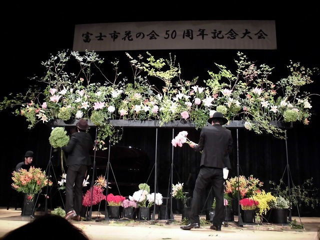 再び見ることができた「フラワーパフォーマンス」　富士市花の会50周年記念大会_f0141310_07435682.jpg