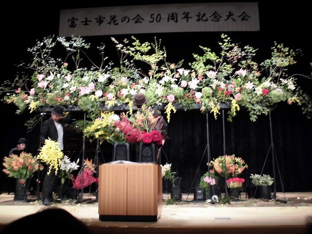 再び見ることができた「フラワーパフォーマンス」 富士市花の会50周年記念大会_f0141310_07440450.jpg