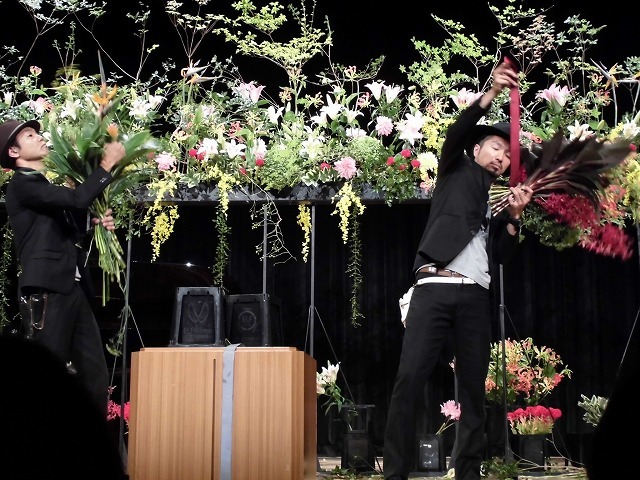 再び見ることができた「フラワーパフォーマンス」 富士市花の会50周年記念大会_f0141310_07442330.jpg