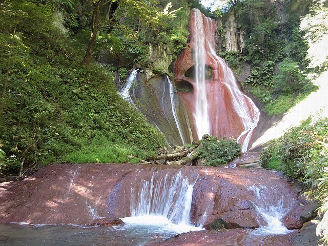 草津町　老女の血が流れているような嫗仙の滝　　　　　Osen falls in Kusatsu, Gunma_f0308721_23133278.jpg