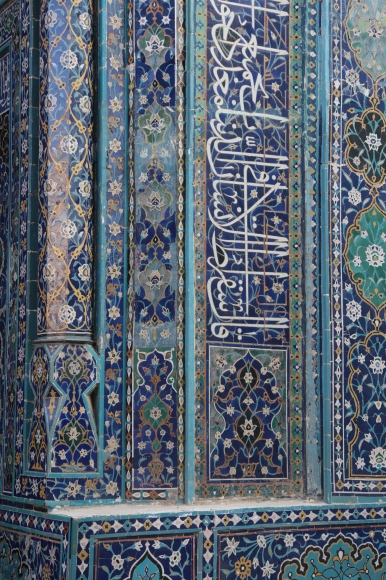 ウズベキスタンの旅（５）イスラム建築を訪ねて―生ける王の霊廟群_f0372803_13000449.jpg