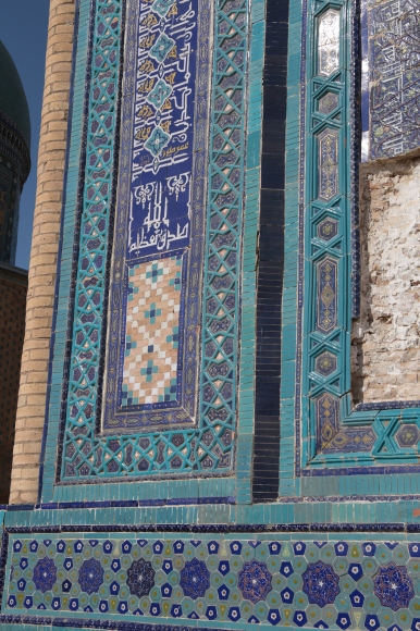ウズベキスタンの旅（５）イスラム建築を訪ねて―生ける王の霊廟群_f0372803_14083910.jpg