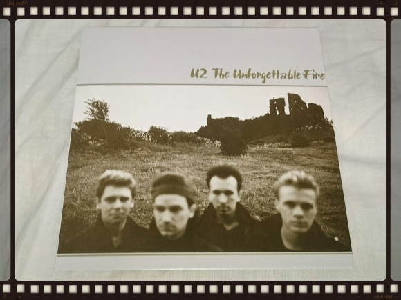 U2 / The Unforgettable Fire　紙ジャケ_b0042308_12263055.jpg