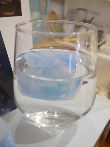 真っ青な空をそのまま切り取ったようなCANDLE到着しました!_b0125570_09593301.jpg