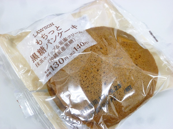 もちっと黒糖パンケーキ(抹茶ホイップ&黒蜜クリーム)@ローソン_c0152767_18094574.jpg