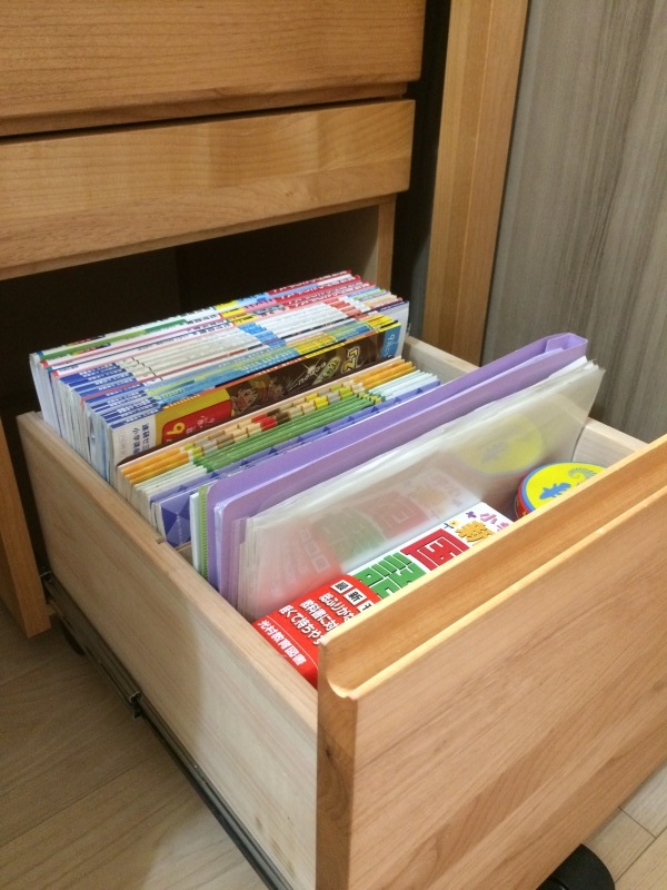 子供部屋、どんどん増えていく学習用品をキレイに片付けるコツ。_e0357886_22541611.jpeg