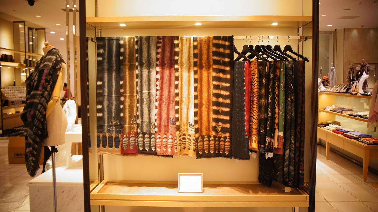 Isetan新宿本店 VASSILISAカシミアストール展いよいよ開催!!_b0115615_23211469.jpg