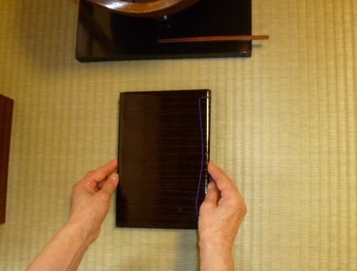 お稽古風景(49) 器据の拡げ方、閉じ方 : 朝日茶道教室