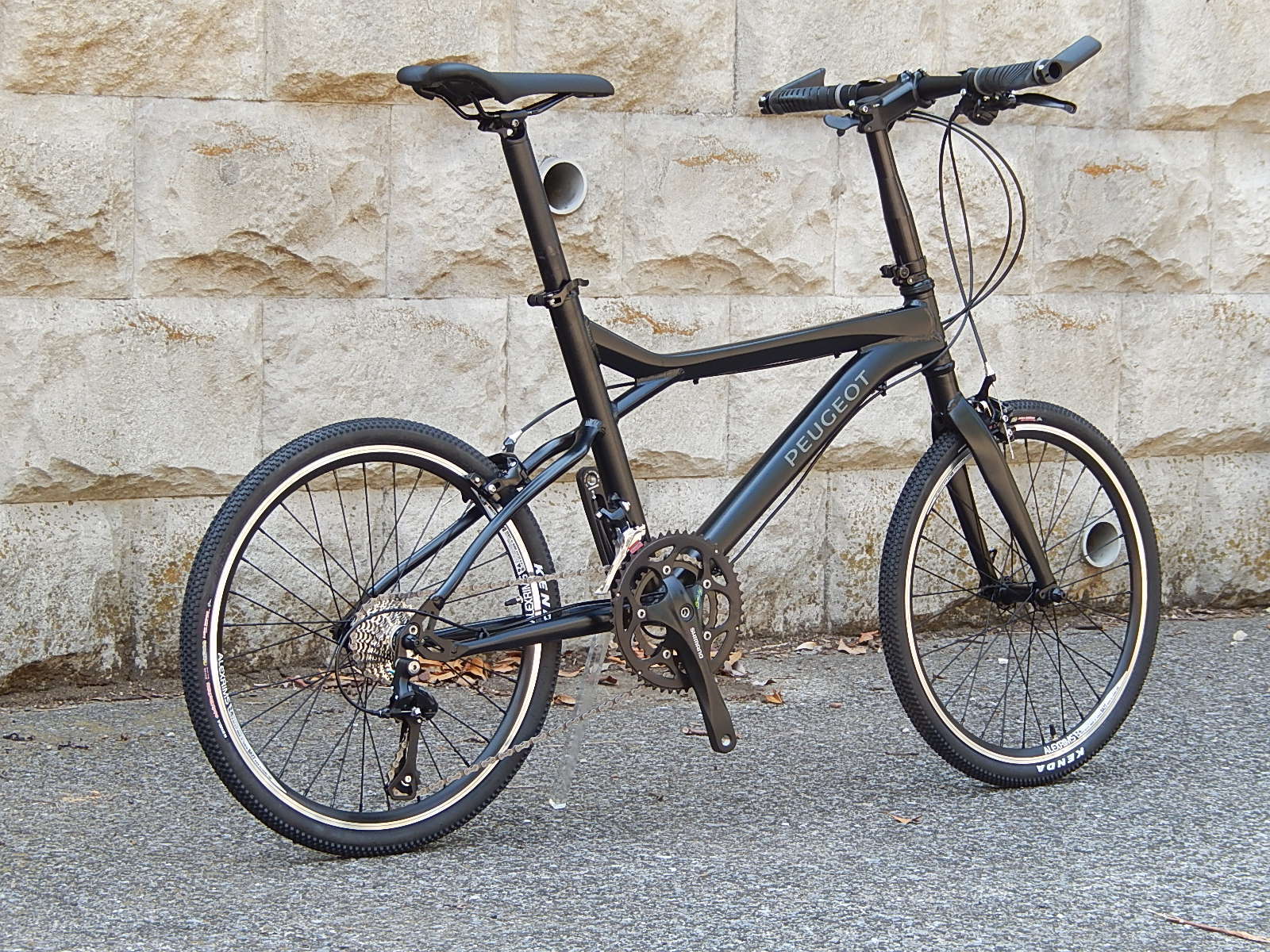 PEUGEOT CarbonFighter 20 追加入荷決定!_e0188759_16073161.jpg