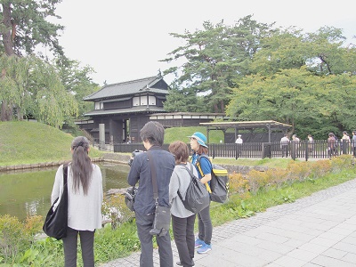 弘前公園で「スマートグラスガイドツアー体験」_d0131668_14344524.jpg