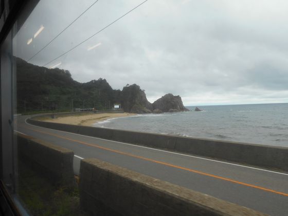 真夏の北日本海鉄道　８　（羽越本線　小波渡駅・村上駅／ほか）_b0005281_20414844.jpg