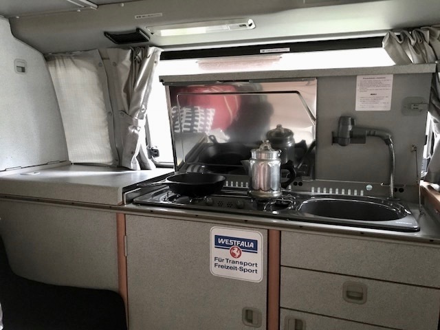 VOLKSWAGEN T-4 WESTFALIA / ワーゲン・ウエストファリアの装備に満足_b0195093_09031502.jpg