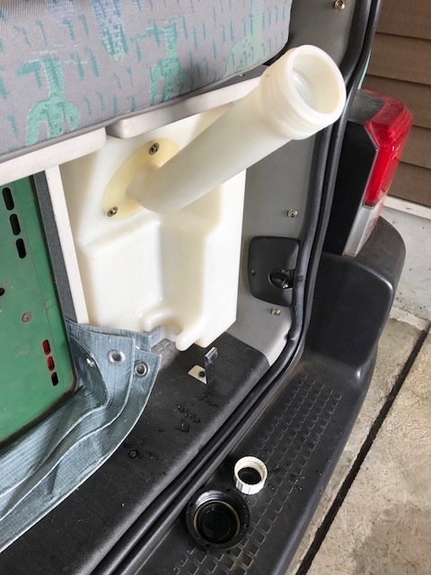 VOLKSWAGEN T-4 WESTFALIA / ワーゲン・ウエストファリアの装備に満足_b0195093_09032491.jpg