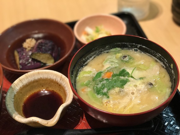 いわとろ丼とたっぷり野菜の麦味噌汁@大戸屋（橋本）_c0212604_19394430.jpg