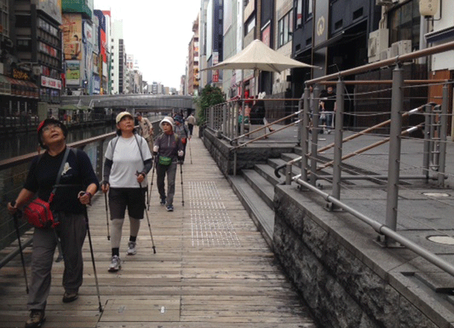 e0371039_1412255.gif