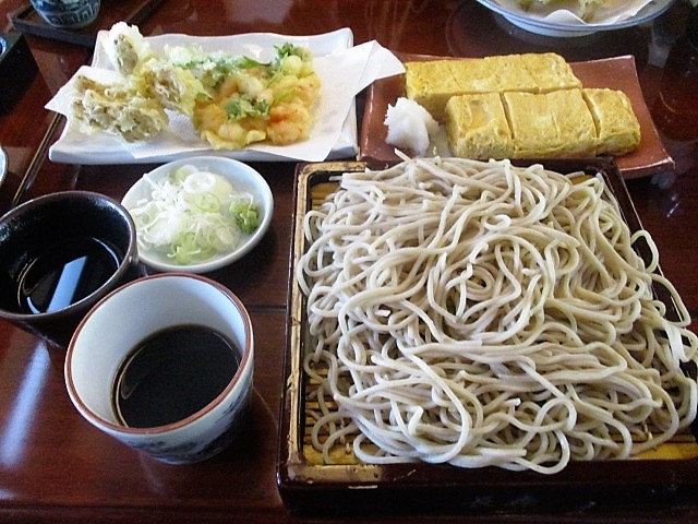 魚沼の里 そば屋 長森 で十割そば 大盛 海老のかき揚げ 玉子焼 冒険家ズリサン 魚沼の里 そば屋 長森 で十割そば 大盛 海老のかき揚げ 玉子焼 冒険家ズリサン