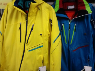 ゲレンデで目立つ色 名古屋のスキーショップ エリアワンのすべりねた