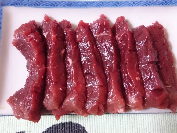 9/28 角上魚類日野店 鯨背肉刺身用¥580_b0042308_23504631.jpg