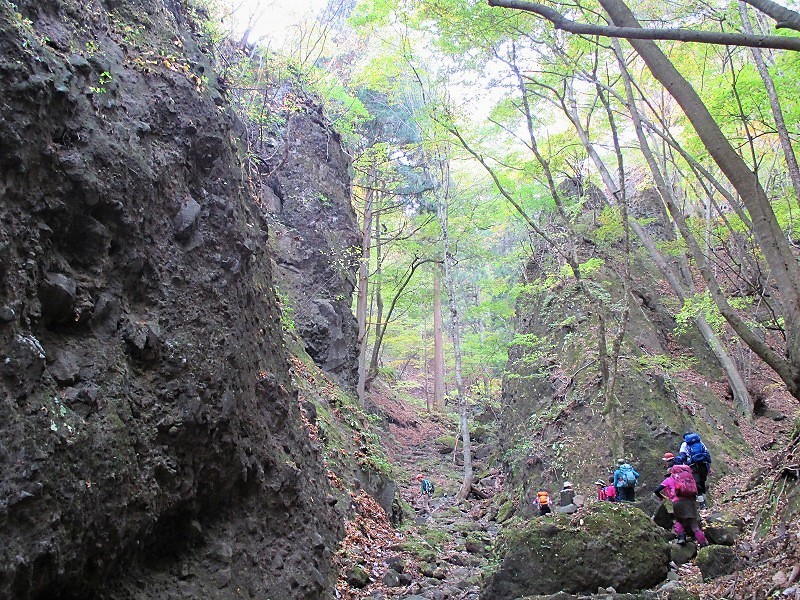 群馬の駅からハイク vol.4 : 東吾妻町　不動の滝から岩塔の岩櫃山　　　　　Mount Iwabitsu in Higashiagatsuma_f0308721_23123670.jpg