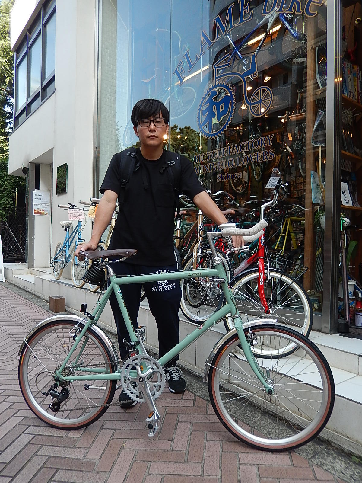 9月29日 渋谷 原宿 の自転車屋 FLAME bike前です_e0188759_18403594.jpg