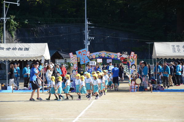 パン食い競争で１位をゲット！！幼稚園の運動会に呼んでいただきました。_c0283938_18243828.jpg