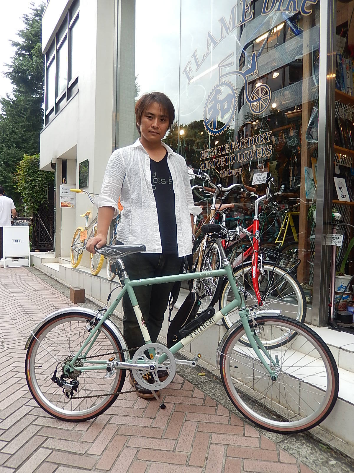 10月1日　渋谷　原宿　の自転車屋　FLAME bike前です_e0188759_18362947.jpg