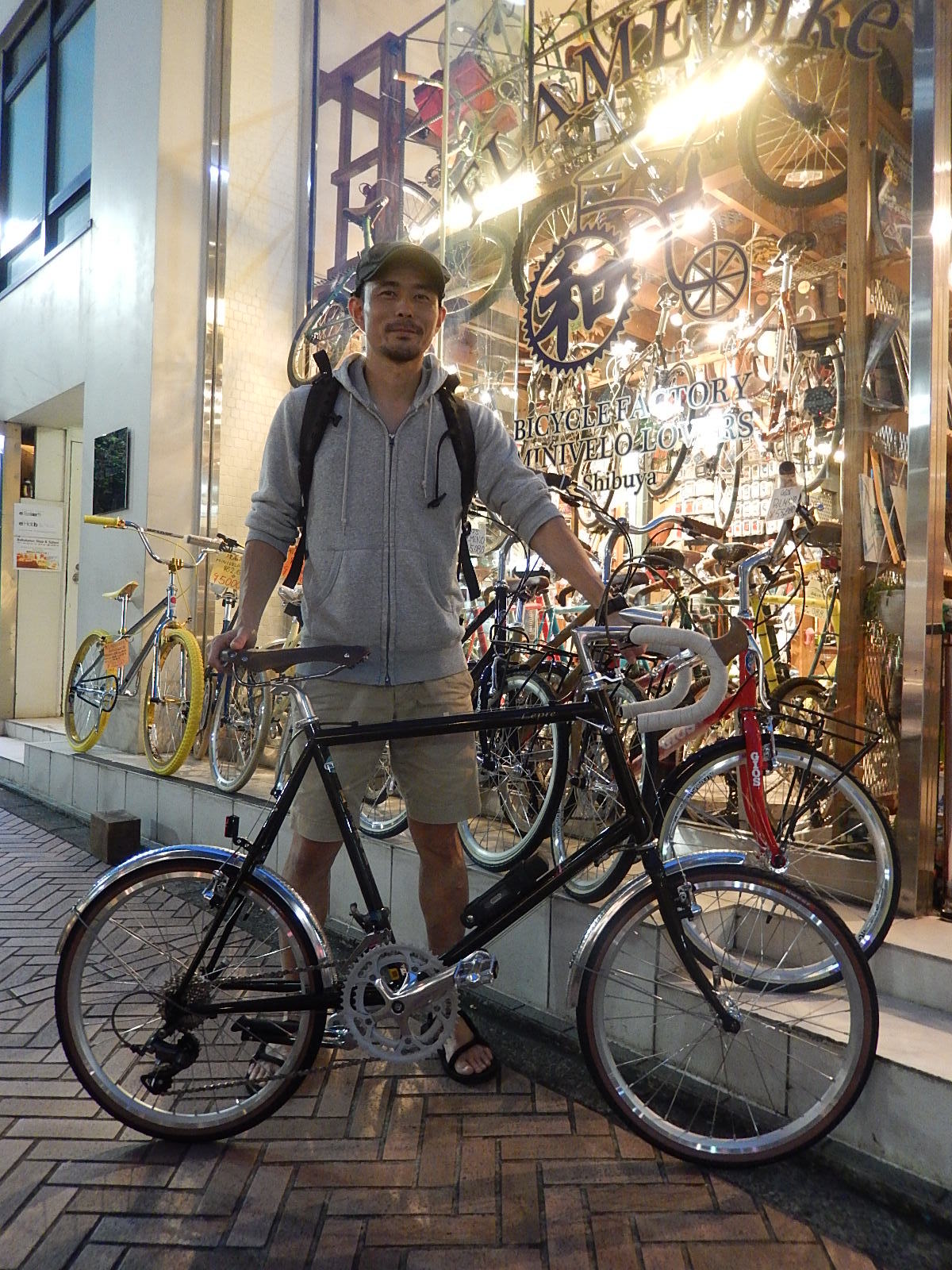 10月1日　渋谷　原宿　の自転車屋　FLAME bike前です_e0188759_18363133.jpg