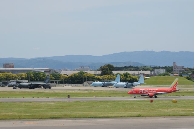 名古屋空港のカラフルな飛行機たち_c0081462_09273492.jpg