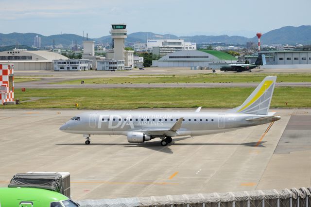 名古屋空港のカラフルな飛行機たち_c0081462_09275788.jpg