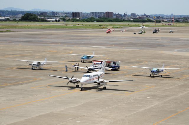 名古屋空港のカラフルな飛行機たち_c0081462_09280023.jpg