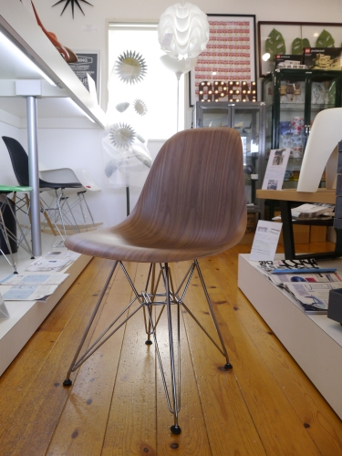 EAMES WOOD SHELL CHAIRが12週かけてアメリカからやってきました!_b0125570_10270424.jpg