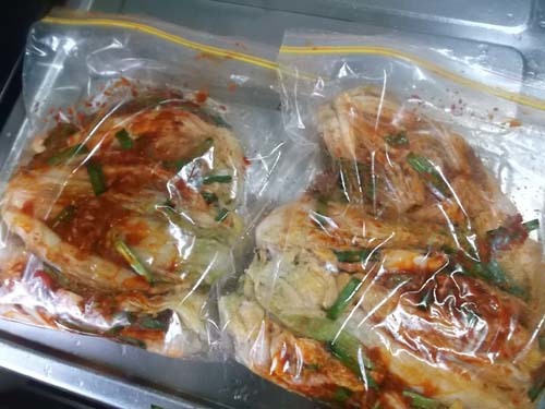 今夜も嫁のアポなし訪問(@_@;)&白菜キムチの仕込_f0019498_20464007.jpg