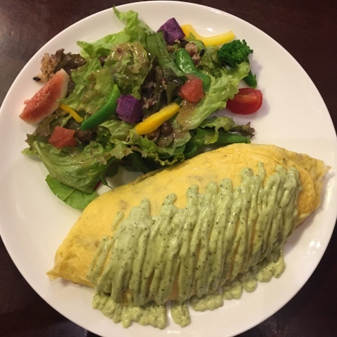 喫茶 1er ぷるみえ (鶏肉ガパオライスにマヨジェノベーゼソース)_e0115904_15071724.jpg