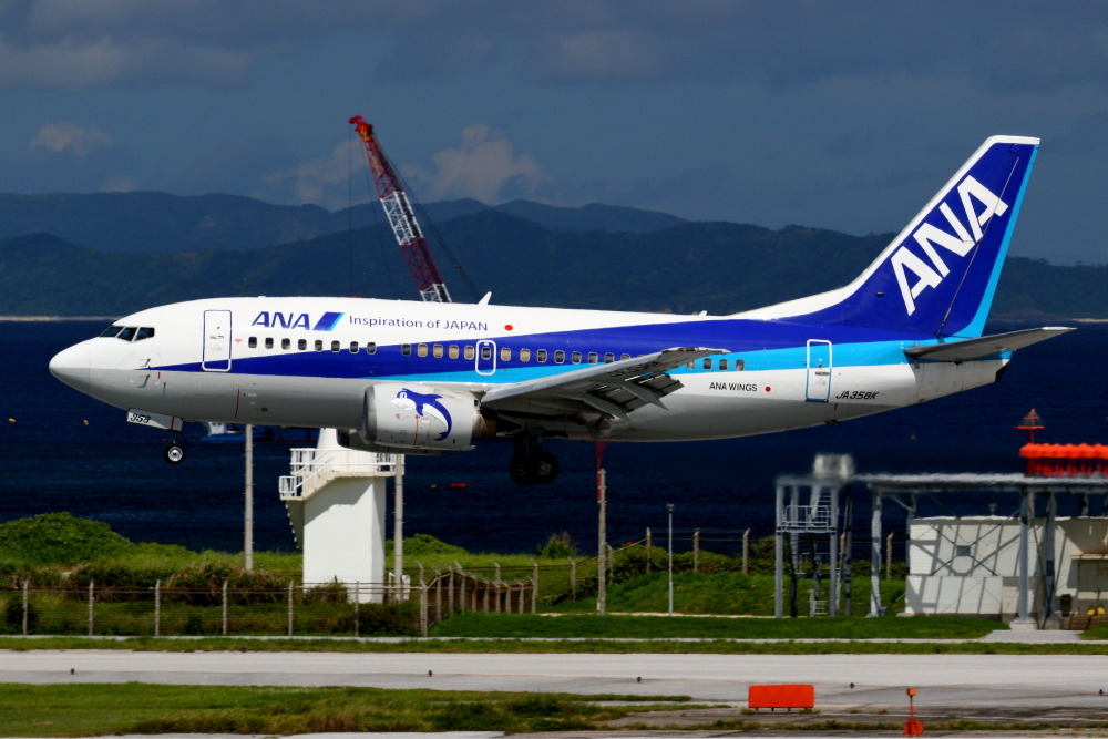 那覇空港 RWY18アプローチ機をほぼ真横で撮影_e0204891_19491240.jpg