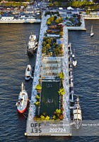 NYの桟橋上に作られた水上公園「ピア25」(Pier 25)の風景_b0007805_911461.jpg