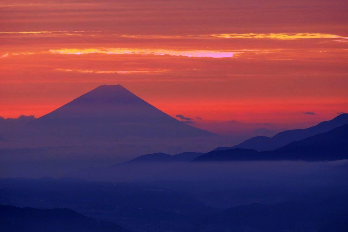 高ボッチから富士山シルエットロマン（４）　ますます紅くなって来た♪_a0031821_10091436.jpg