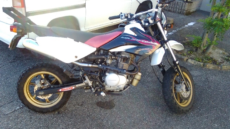 XR100　マフラー交換。_f0063532_21024644.jpg