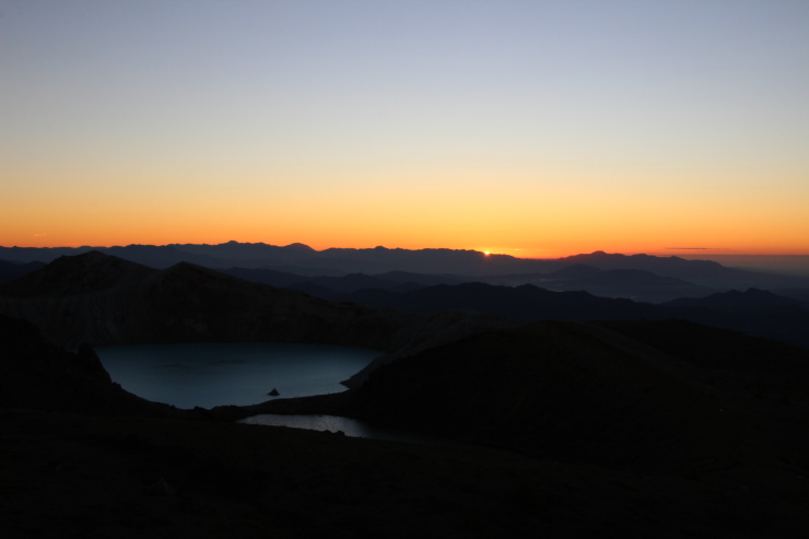 6年ぶりの草津白根山(1) 夜明け (撮影日:2017/9/29)_b0369971_10014307.jpg