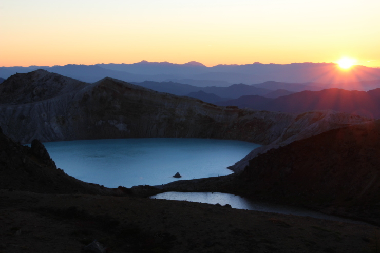 6年ぶりの草津白根山(1) 夜明け (撮影日:2017/9/29)_b0369971_10033110.jpg