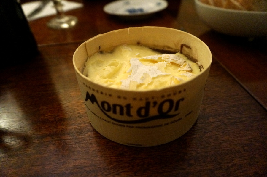 ポルチーニ茸もですがモンドールもシーズンです_c0180686_07380967.jpg