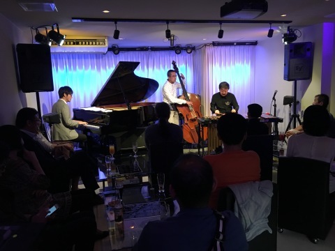 広島 Jazzlive comin 本日水曜日のライブ_b0115606_10203299.jpeg