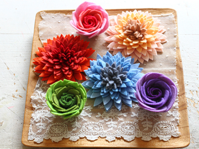 ワークショップのお知らせ フリーハンド裁断で作るフェルトのお花とカラーコーディネート術 フェルタート R オフフープ R 立体刺繍作家pienisieniのブログ
