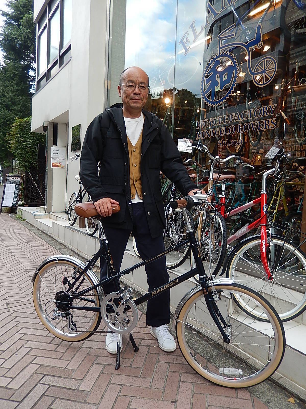 10月4日　渋谷　原宿　の自転車屋　FLAME bike前です_e0188759_17522387.jpg