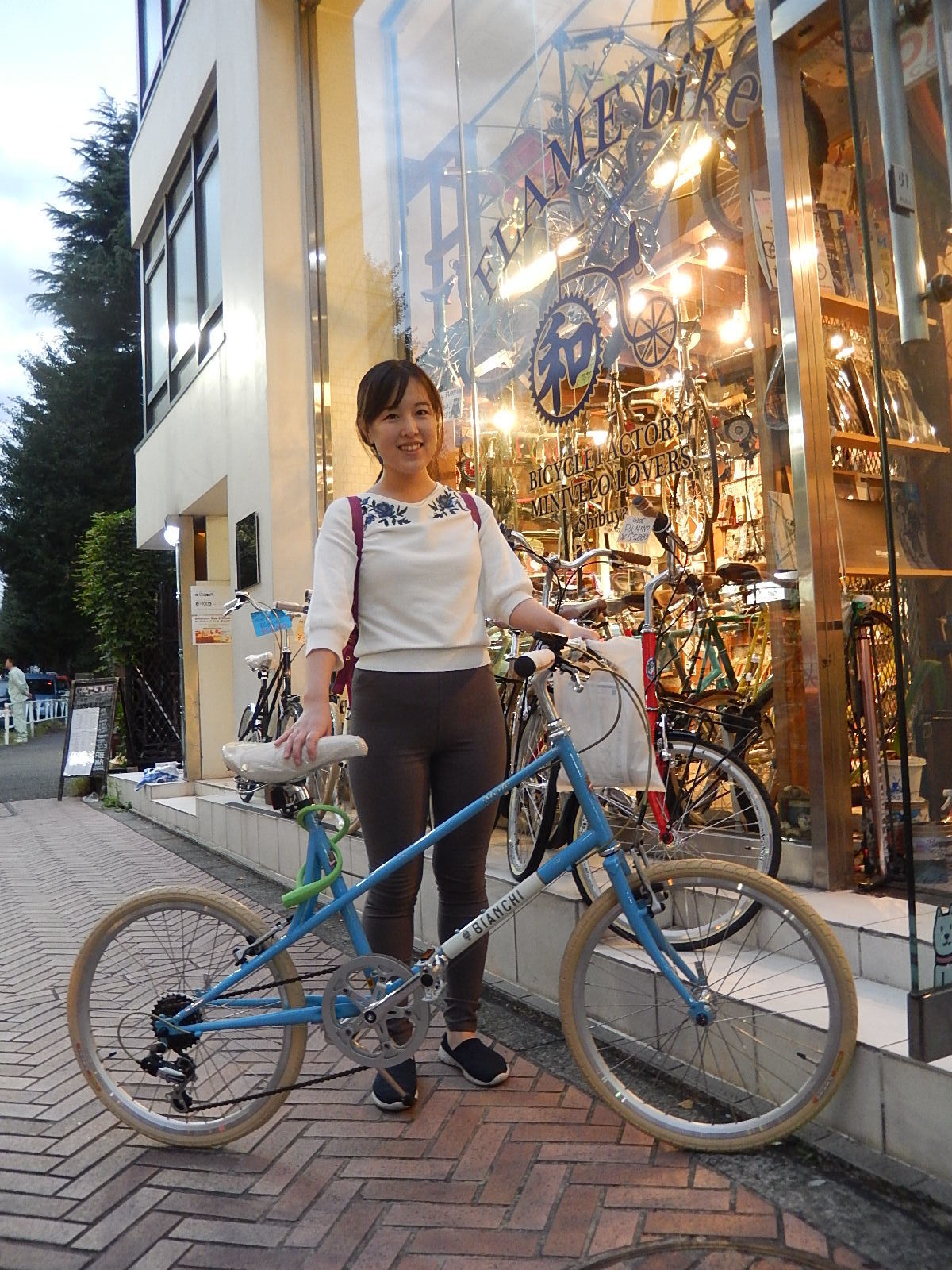 10月4日　渋谷　原宿　の自転車屋　FLAME bike前です_e0188759_17523369.jpg