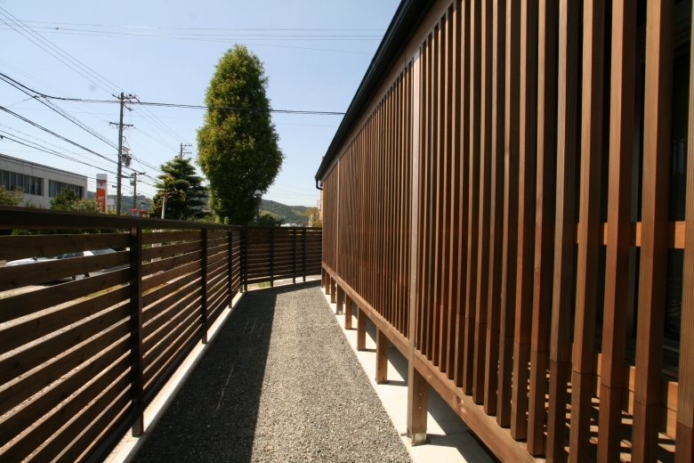 「平安光縁の家/幸田」道路と近いことによるプライバシー等への対策_b0140276_21012909.jpg